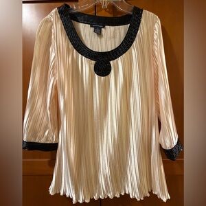 BOSTON PROPER DRESS TOP
SIZE 2
EXCELLENT CONDITION
WORN ONCE